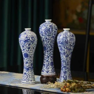 Blue-and-White Porcelain Vase Signature