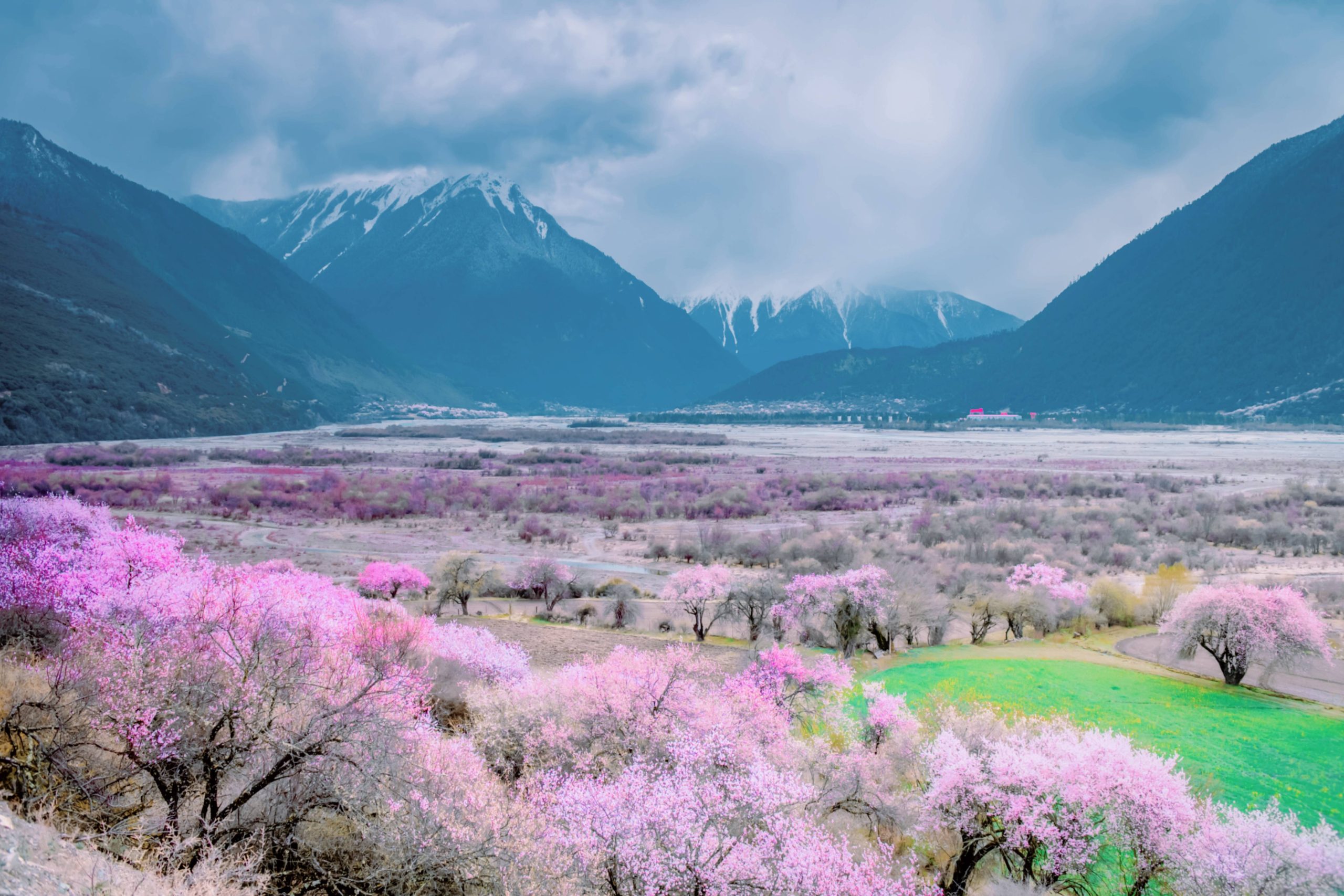 Tibet & Beyond: Tibetan Plateau 15-Day China Tour II