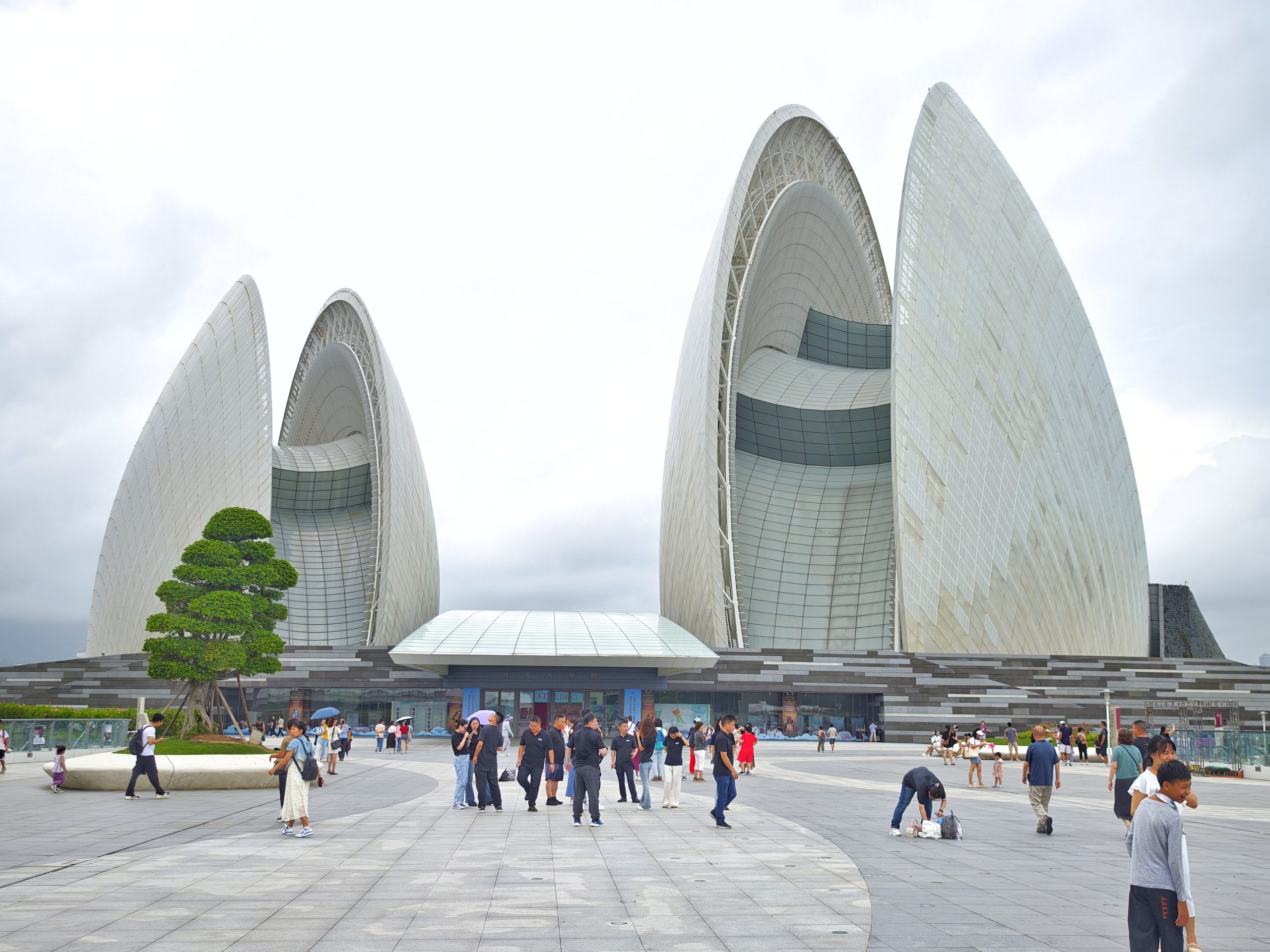 Guangzhou & HK-Macau Bay & Beyond: Coastal Charms 15-Day China Tour II