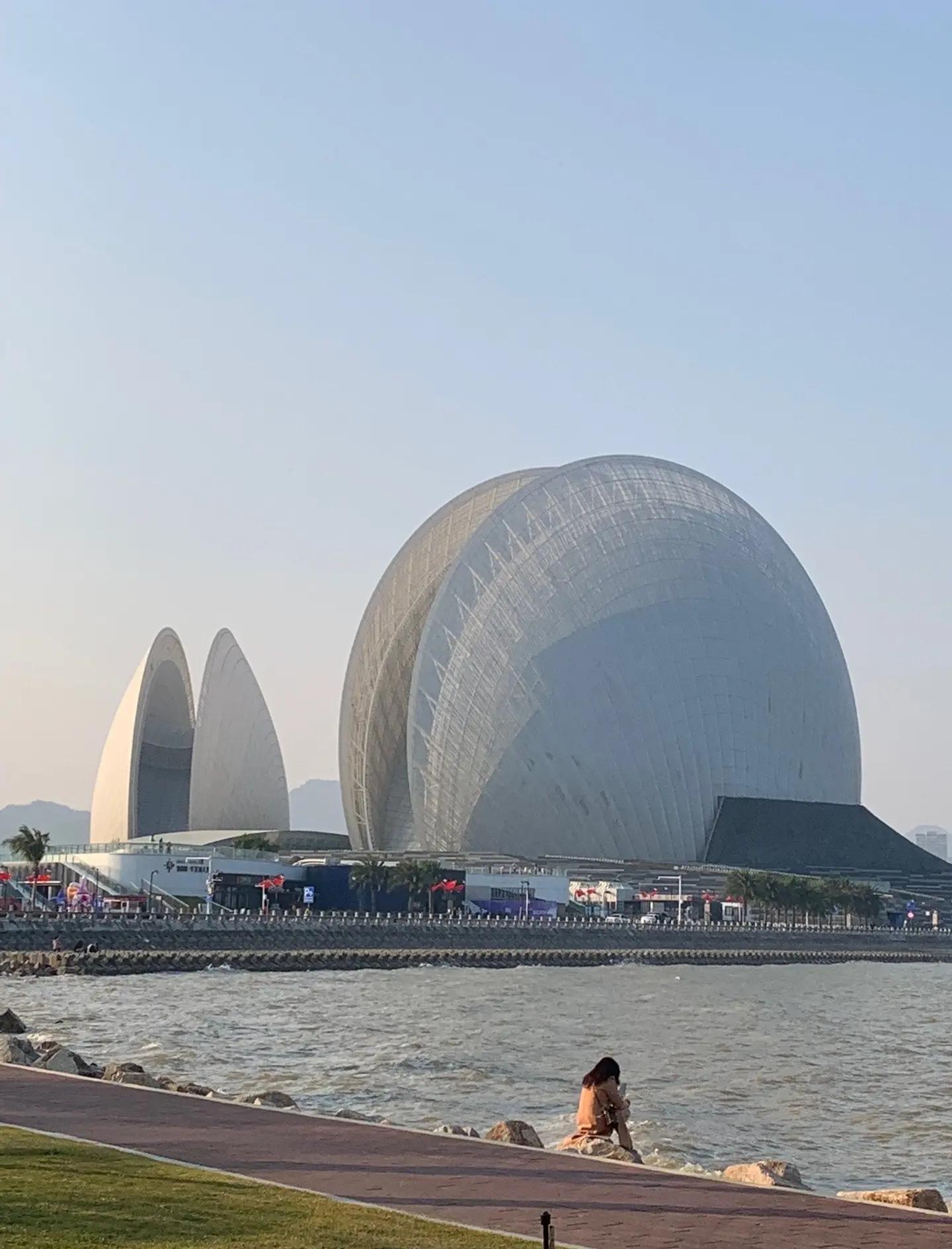 Guangzhou & HK-Macau Bay & Beyond: Coastal Charms 15-Day China Tour