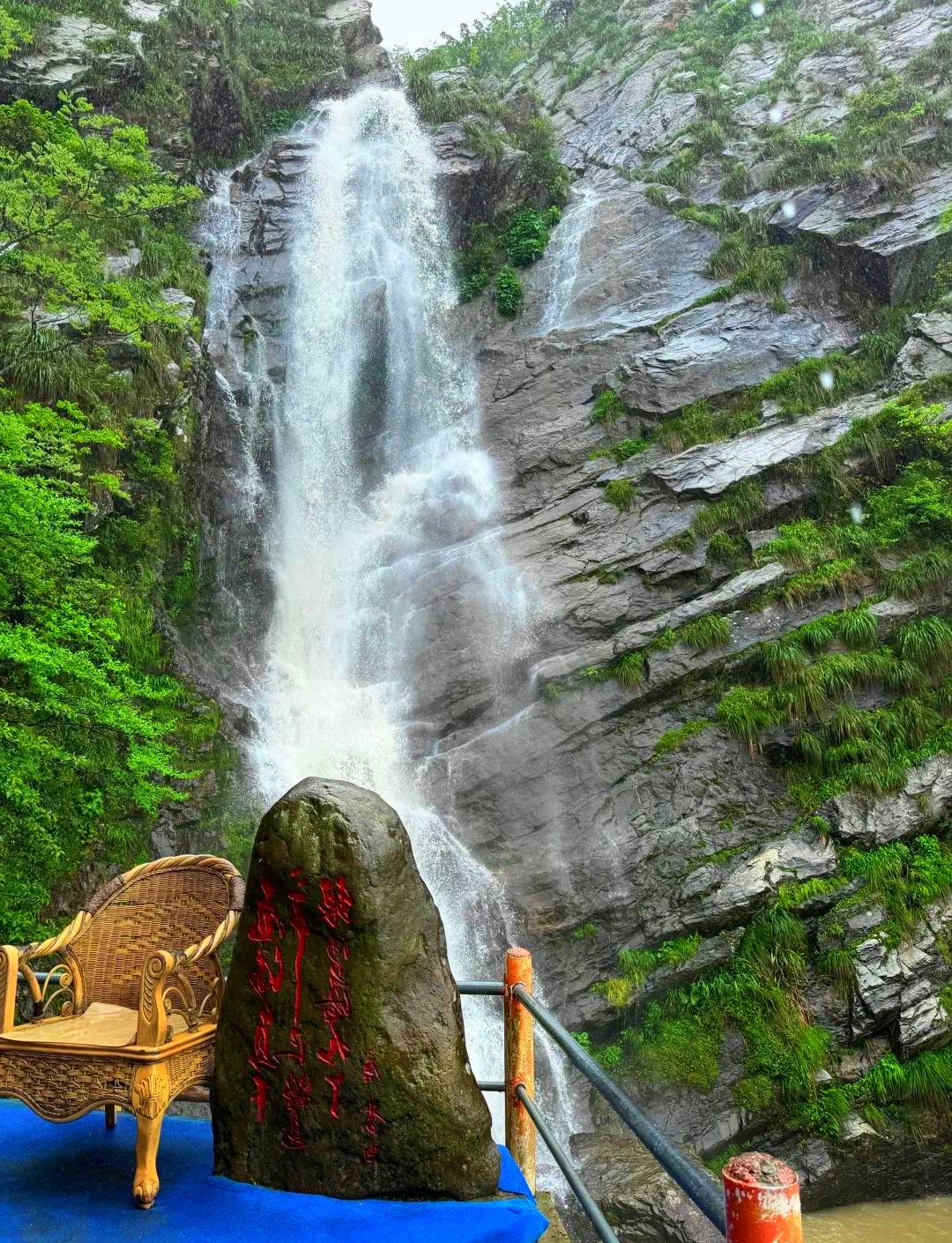 Shanghai & Beyond: Classic Golden Triangle 13-Day China Tour IV