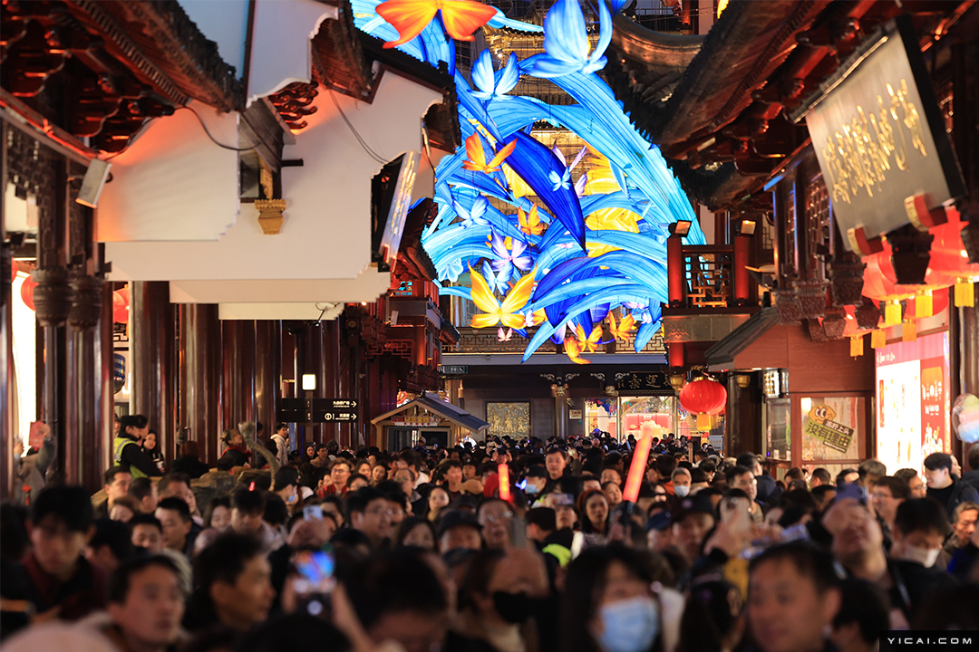 Shanghai & Beyond: Classic Golden Triangle 3-Day China Tour III