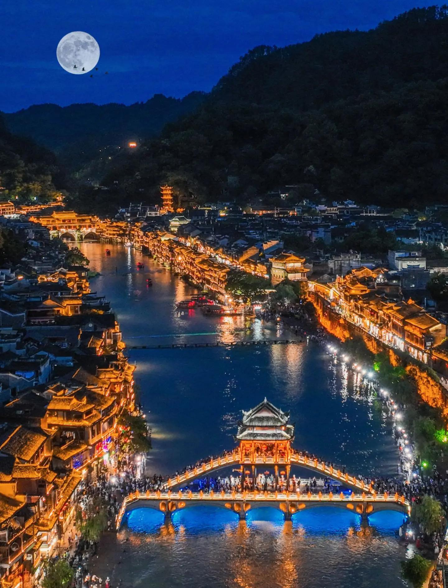 Zhangjiajie & Beyond: Avatar & Phoenix Lands 7-Day China Tour