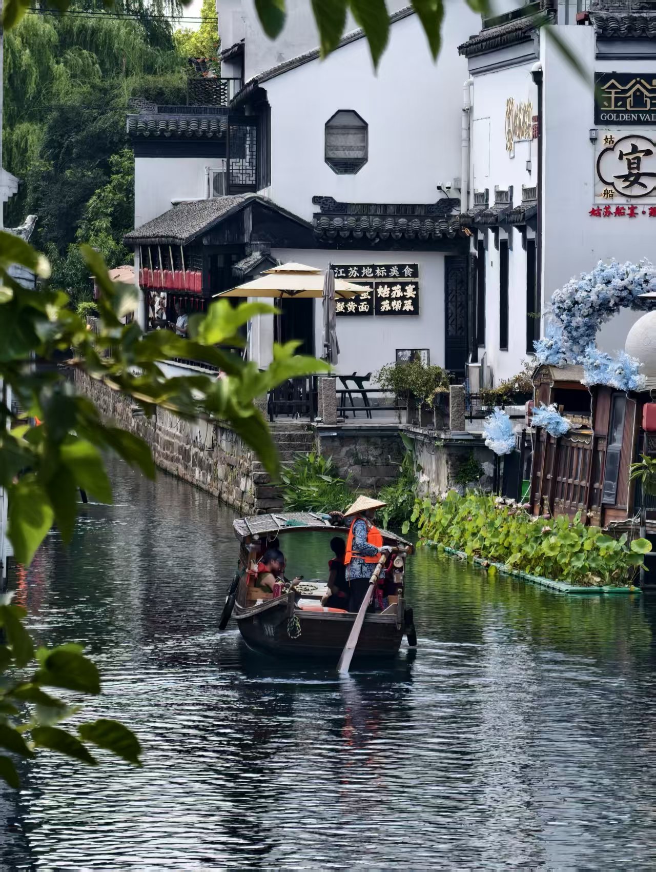 Suzhou & Beyond: Garden & Water Towns 7-Day China Tour