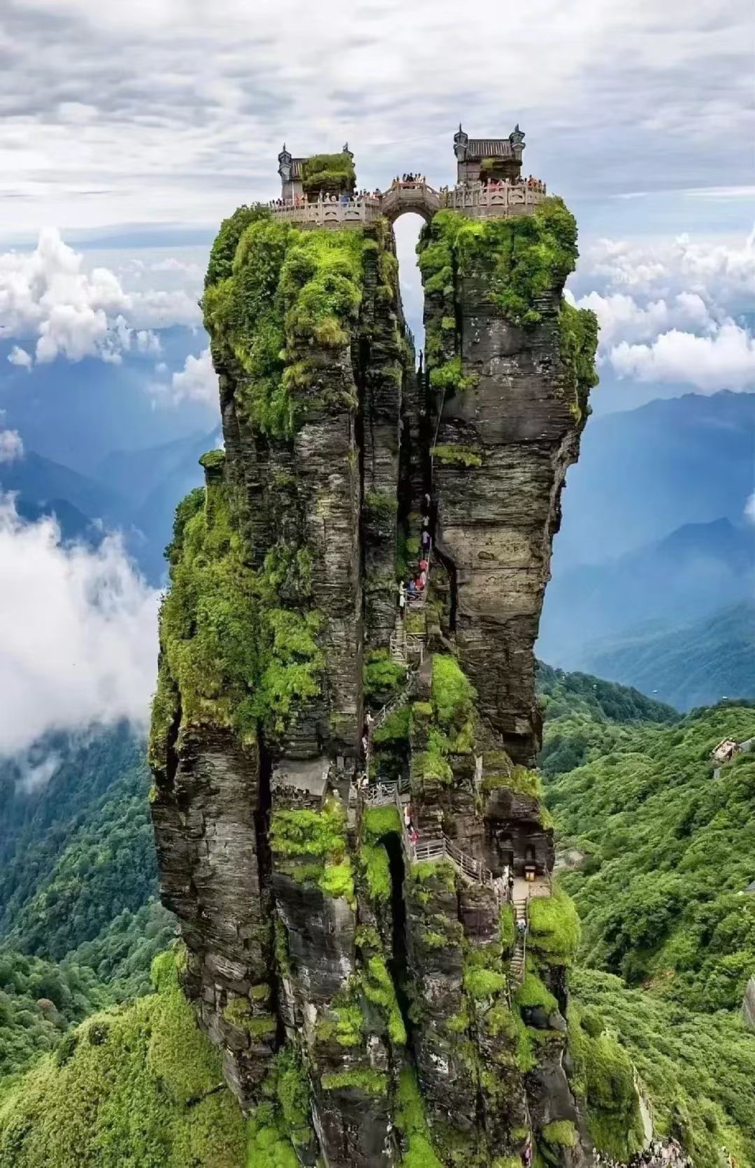 Guizhou & Beyond: Tea Horse Road 9-Day China Tour